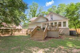 924 E Houston Avenue, Crockett, Texas image 17