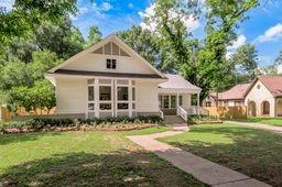 924 E Houston Avenue, Crockett, Texas image 1