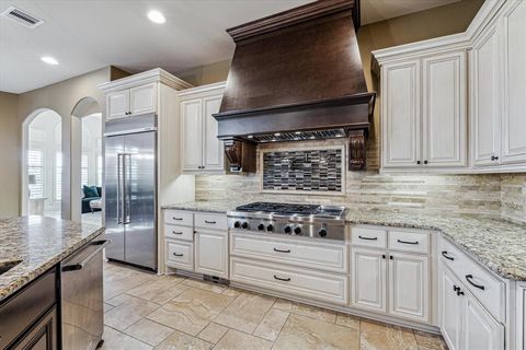 Single Family Residence in Friendswood TX 2200 Bailey Bend Lane 16.jpg