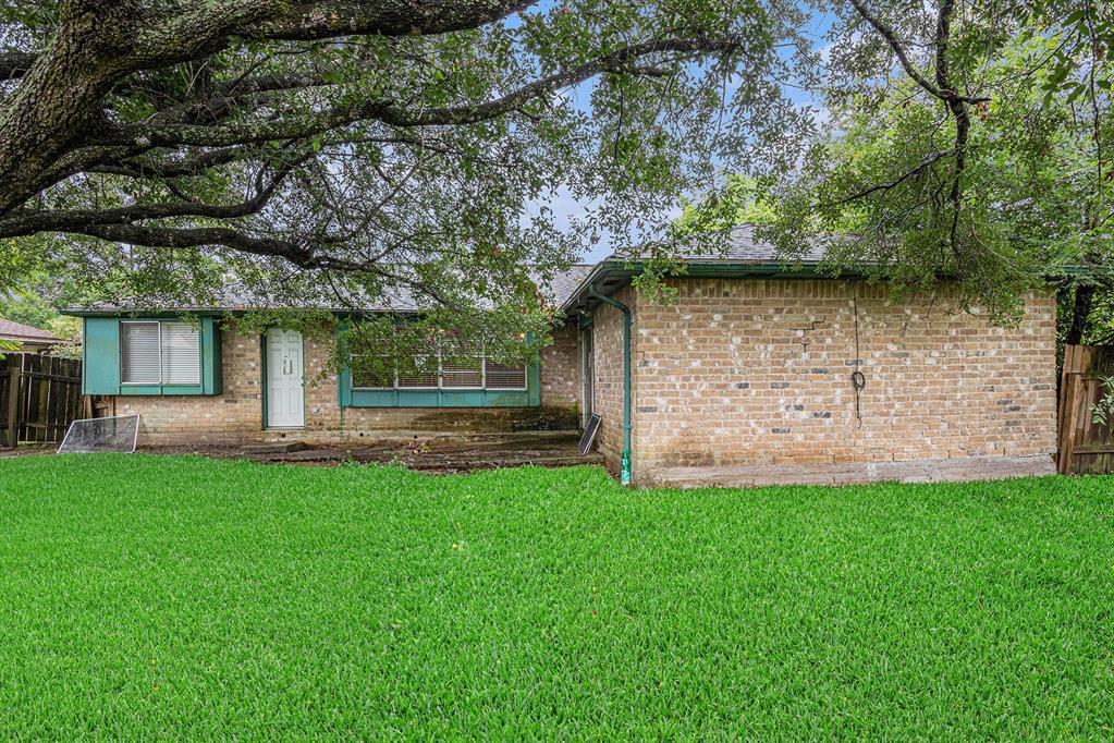 5234 Abercreek Avenue, Friendswood, Texas image 2