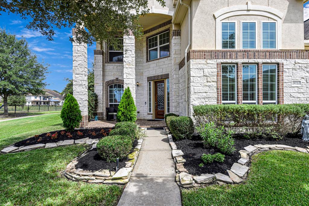 25722 Oakwood Knoll Drive