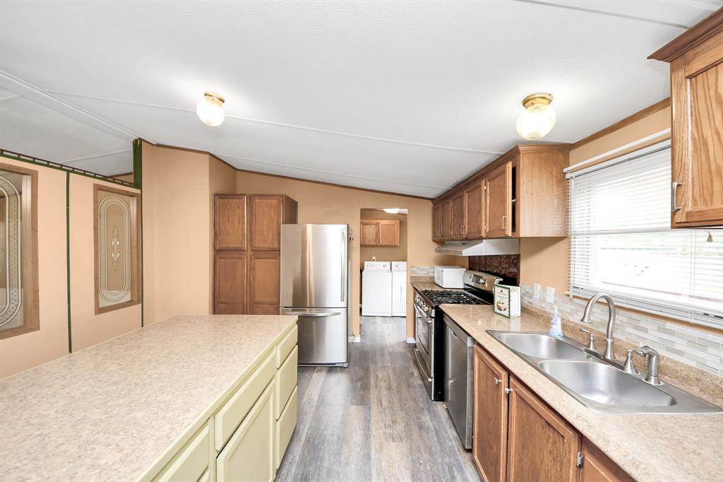 16711 W Sandy Meadows Drive, Rosharon, Texas image 12