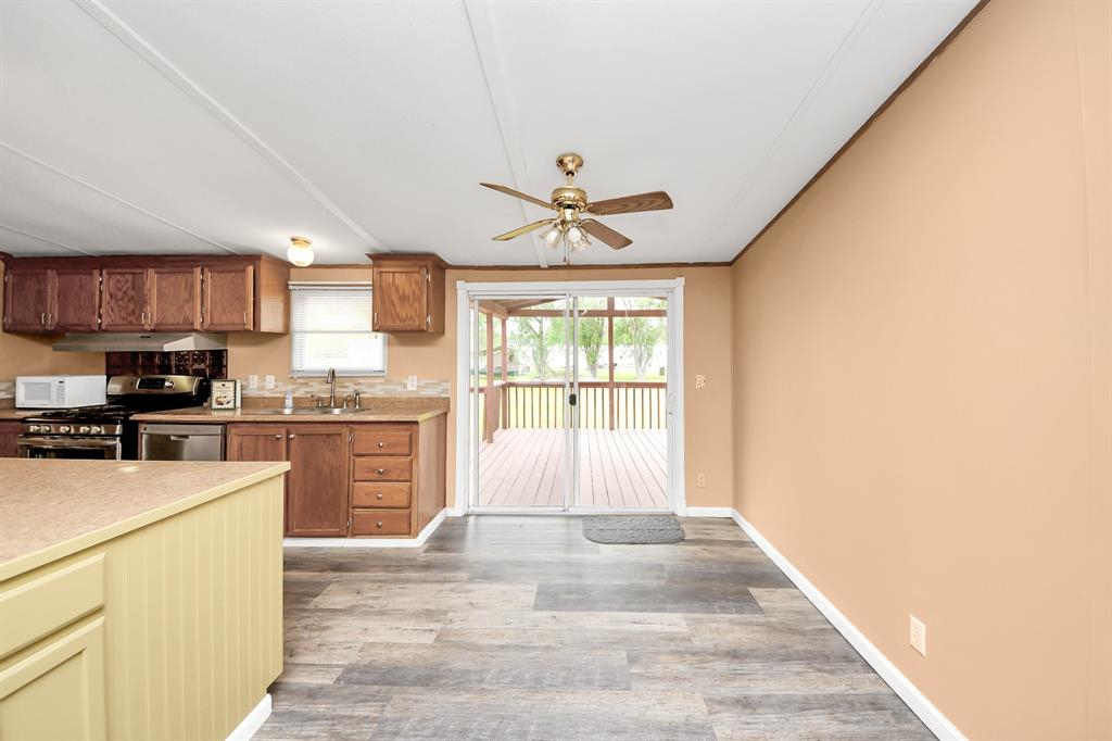 16711 W Sandy Meadows Drive, Rosharon, Texas image 13
