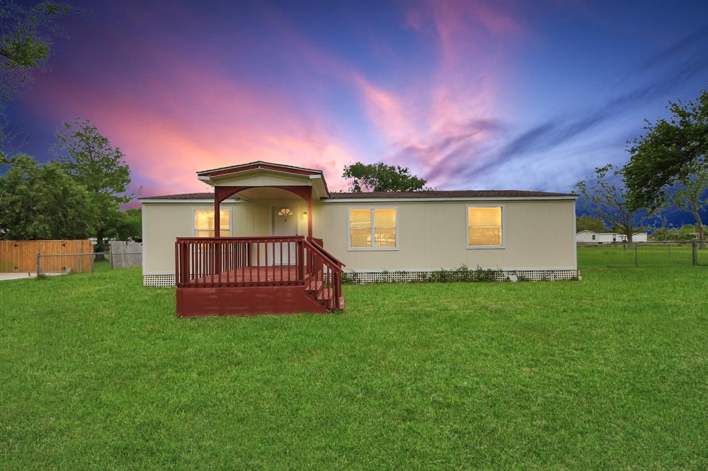 16711 W Sandy Meadows Drive, Rosharon, Texas image 1