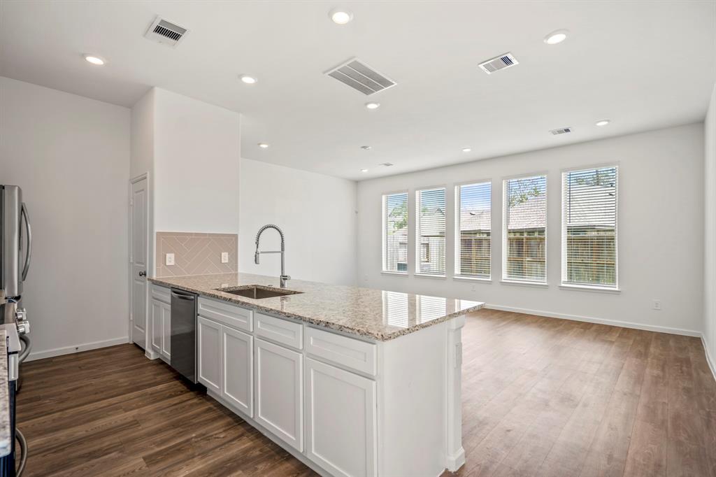 613 Royal Arch Drive, Conroe, Texas image 8