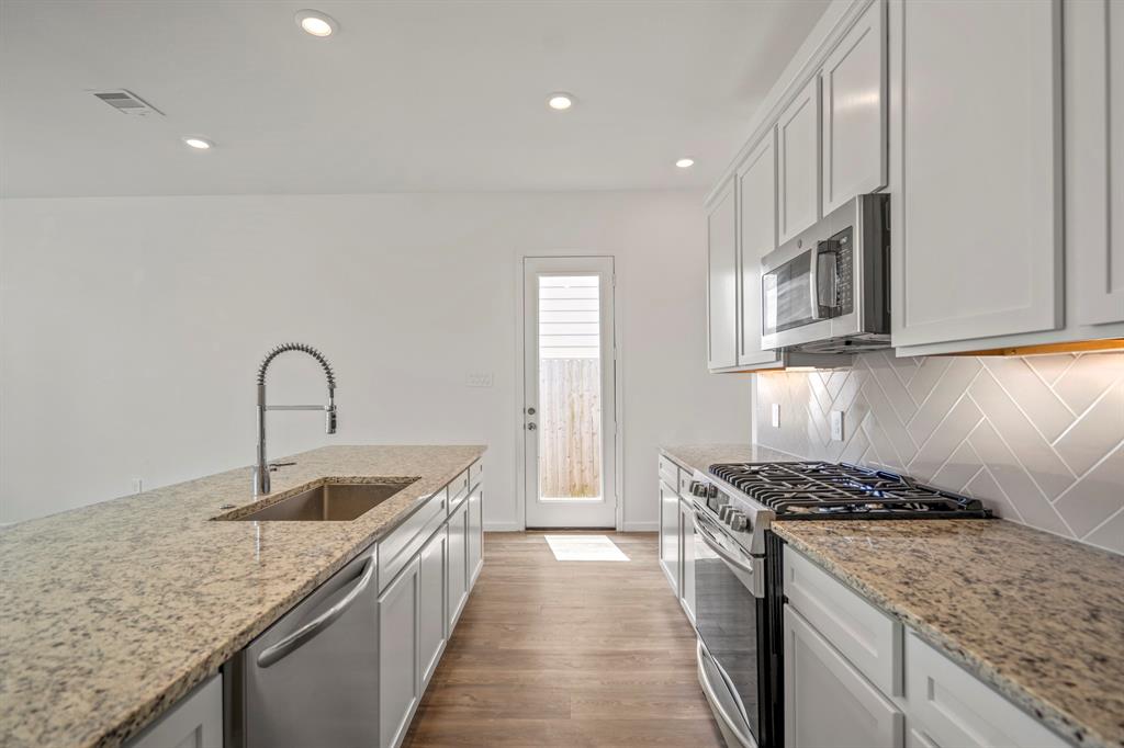 613 Royal Arch Drive, Conroe, Texas image 10