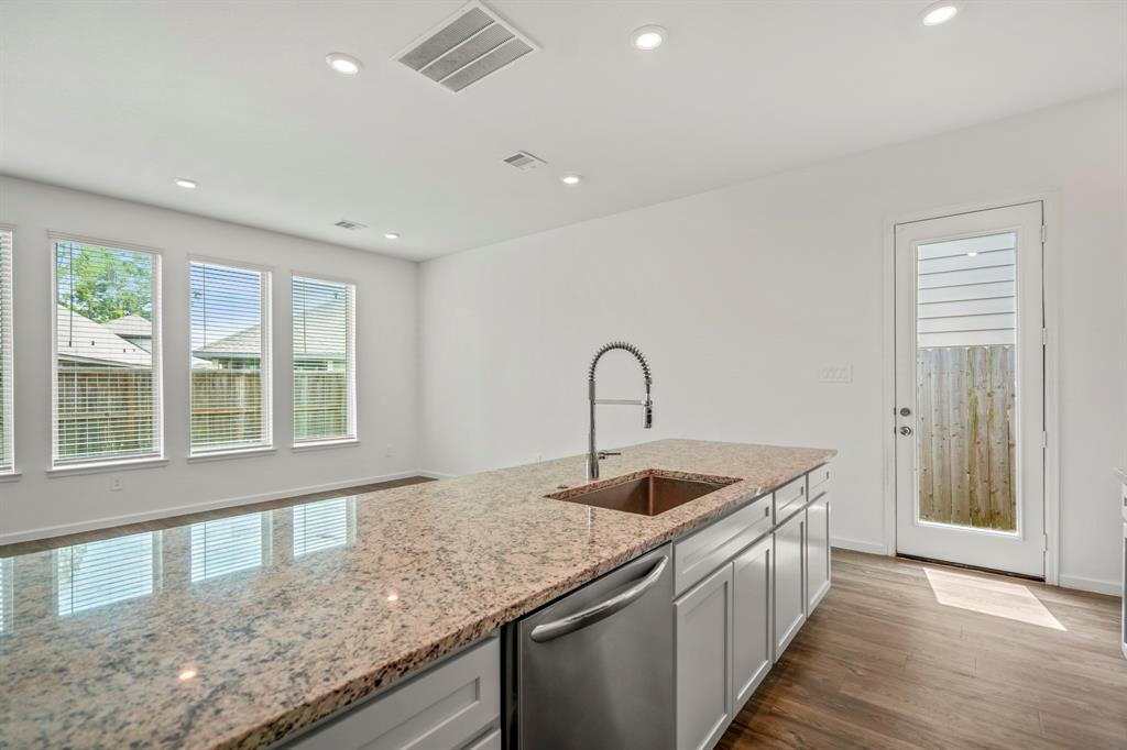 613 Royal Arch Drive, Conroe, Texas image 11