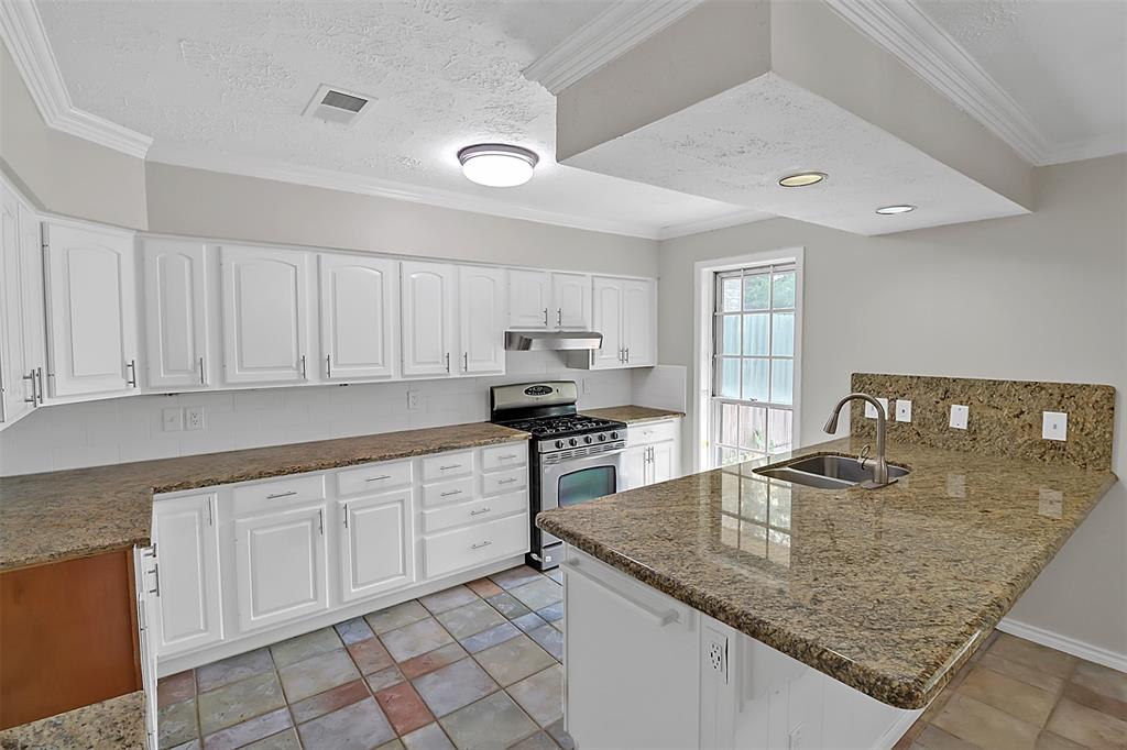 101 Dorado Drive, Friendswood, Texas image 4