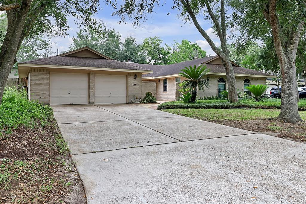 101 Dorado Drive, Friendswood, Texas image 27