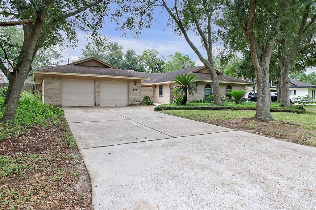 101 Dorado Drive, Friendswood, Texas image 21