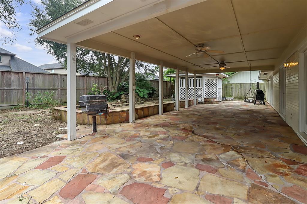 101 Dorado Drive, Friendswood, Texas image 24