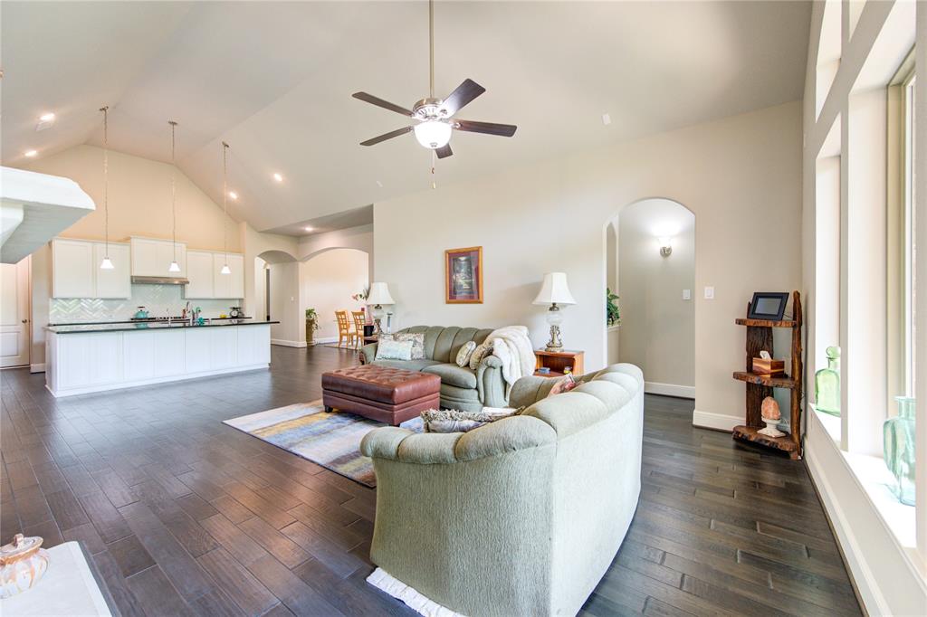 4835 Legend Creek Drive, Fulshear, Texas image 13