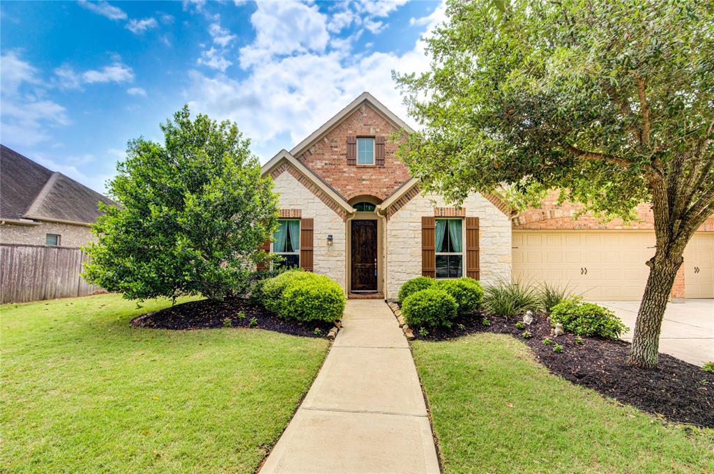 4835 Legend Creek Drive, Fulshear, Texas image 2