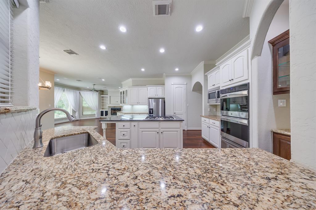 7277 Teaswood Drive, Conroe, Texas image 10