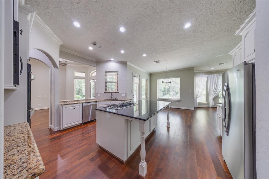 7277 Teaswood Drive, Conroe, Texas image 12