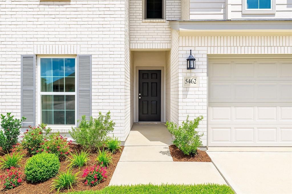 5462 Grand View Drive