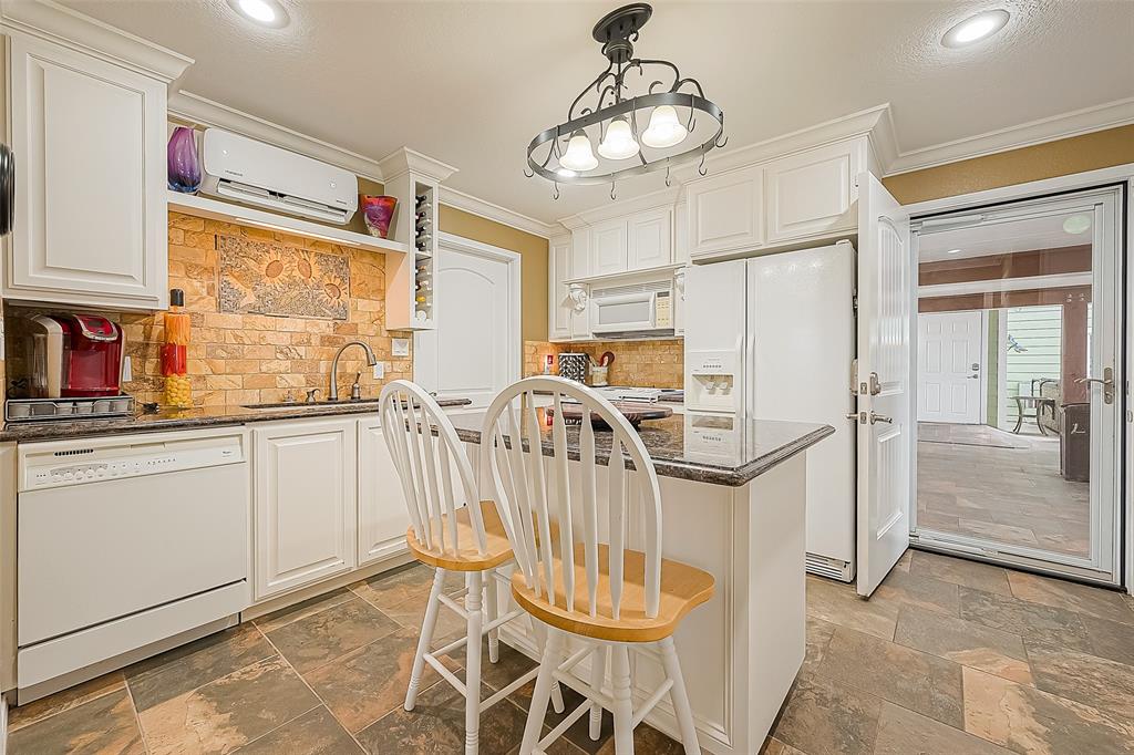 792 W Bayshore Drive, Palacios, Texas image 18