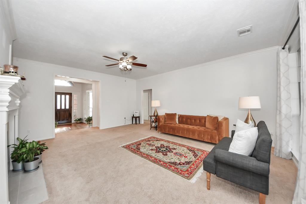 7015 Emerald Glen Drive, Sugar Land, Texas image 7