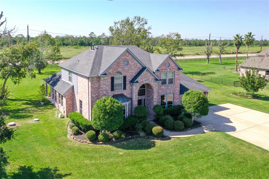 8991 Water Point Drive, Beach City, Texas image 3