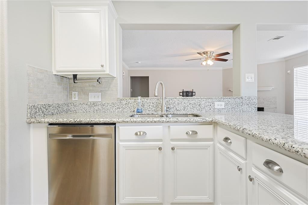 4204 Seminole Drive, Pearland, Texas image 11
