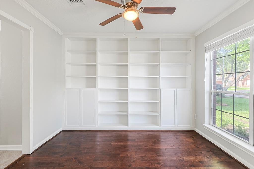 4204 Seminole Drive, Pearland, Texas image 3
