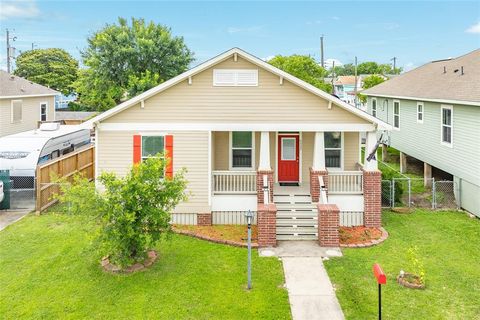 Single Family Residence in Galveston TX 5327 Menard Avenue.jpg