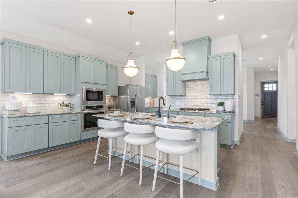 4017 Green Anjou Ln, Pearland, Texas image 2