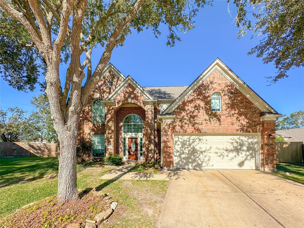 2137 Emerald Cove Drive, League City, Texas image 2