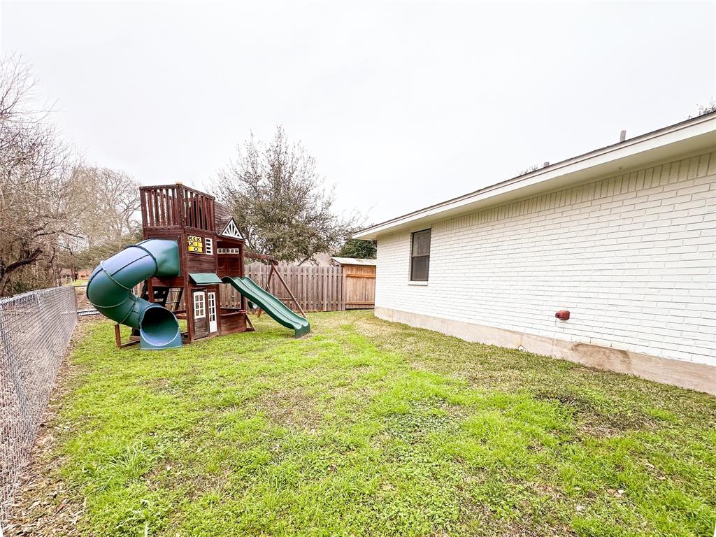 108 Creek Bend Lane, Columbus, Texas image 24