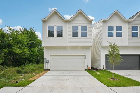 Photo of 6808 Madrid St St, Houston, TX 77021 (MLS # 92846974)