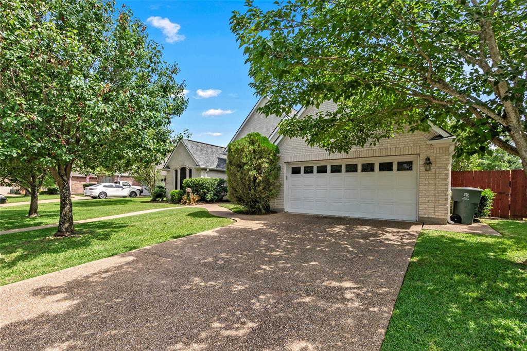 2104 Williams Way, Bryan, Texas image 3