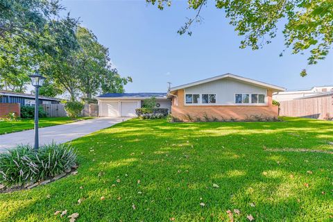 A home in League City