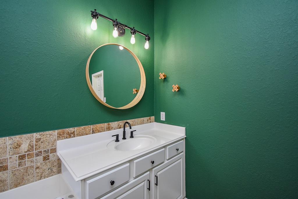 15603 Clear Pointe Drive, Cypress, Texas image 9