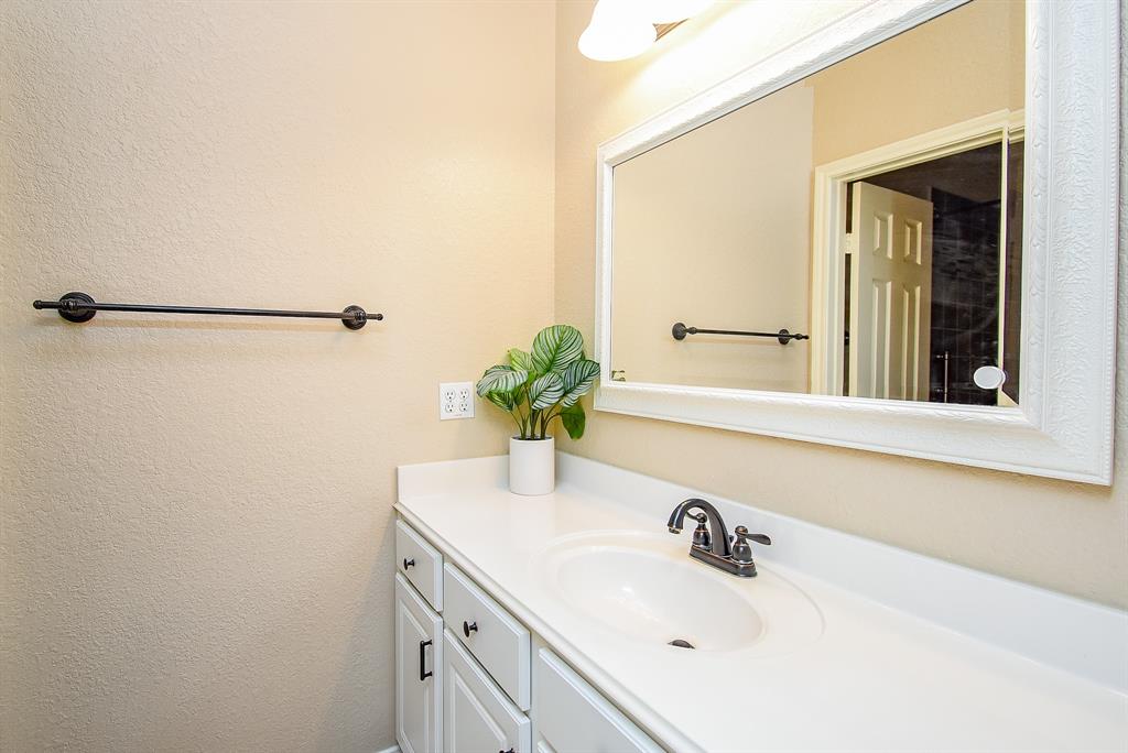 15603 Clear Pointe Drive, Cypress, Texas image 23