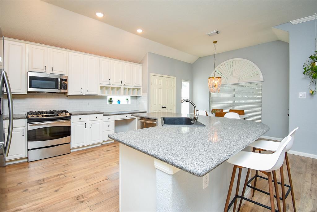 15603 Clear Pointe Drive, Cypress, Texas image 14