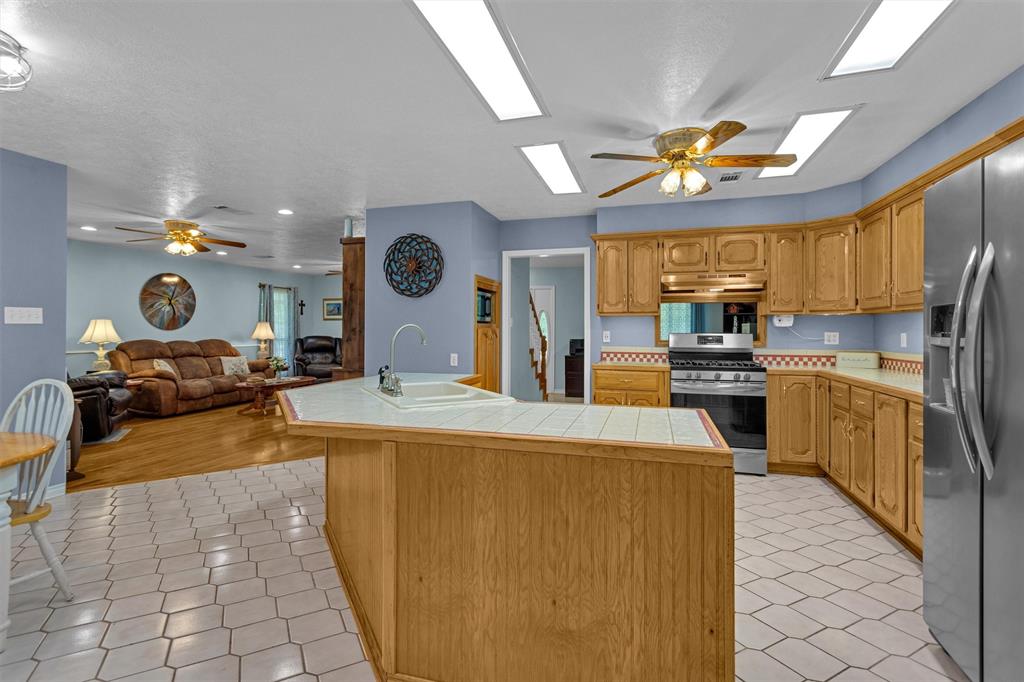 27682 Kingport Drive, Splendora, Texas image 16