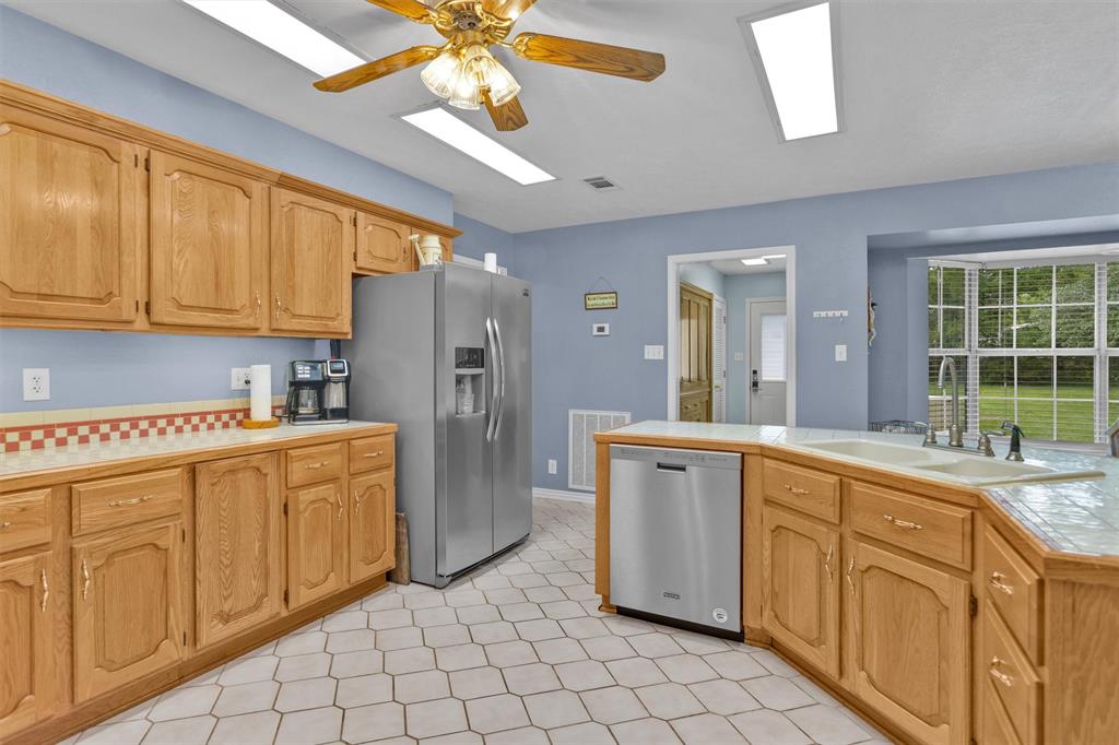 27682 Kingport Drive, Splendora, Texas image 19