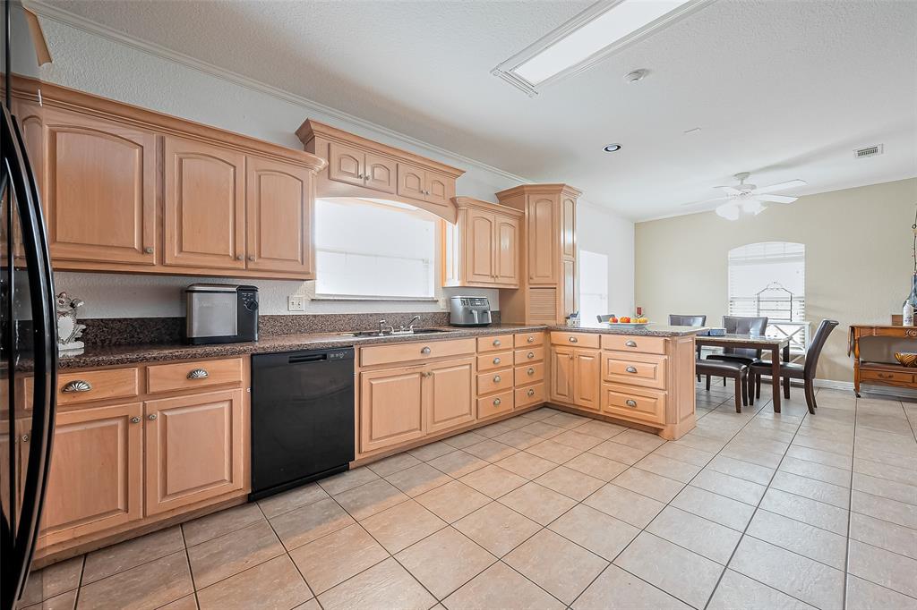 881 Baker Avenue, Port Neches, Texas image 10