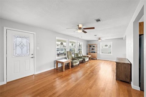 Single Family Residence in Galveston TX 1610 65th Street 5.jpg