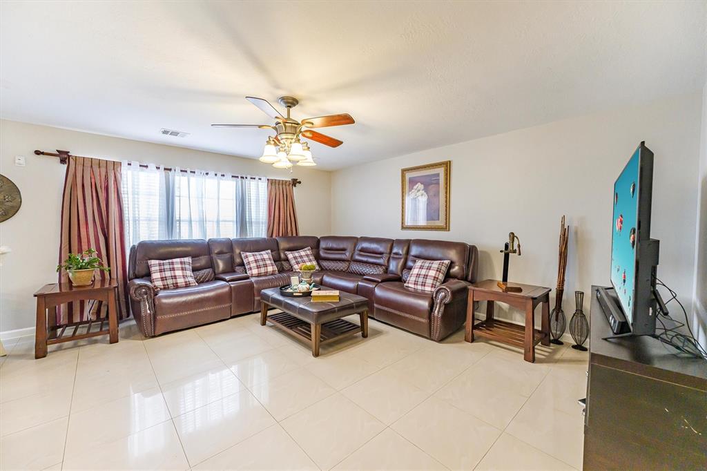3815 Brook Garden Lane, Katy, Texas image 10