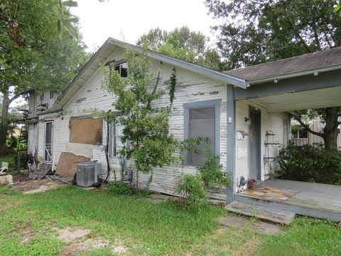 A home in Port Neches