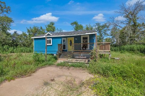 A home in Angleton