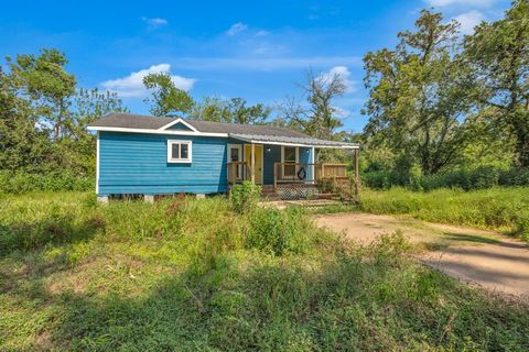 A home in Angleton