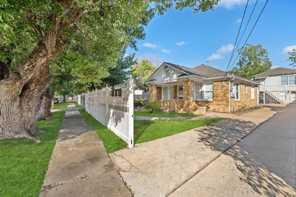 7009 Vandeman Street