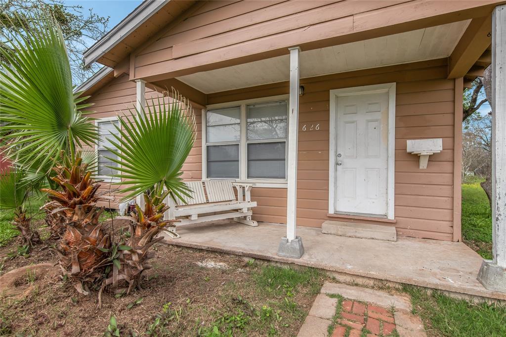 626 W 6th Street
