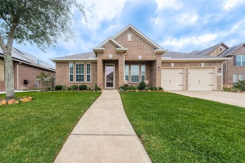 Single Family Residence in Pearland TX 2205 Lago Canyon Court.jpg