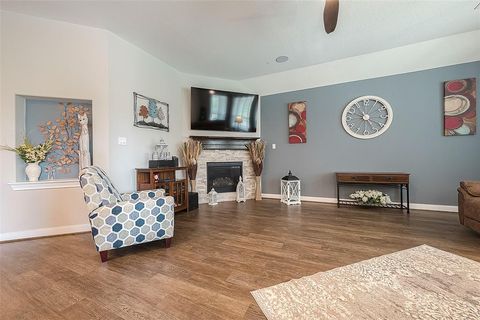 Single Family Residence in Pearland TX 2205 Lago Canyon Court 31.jpg