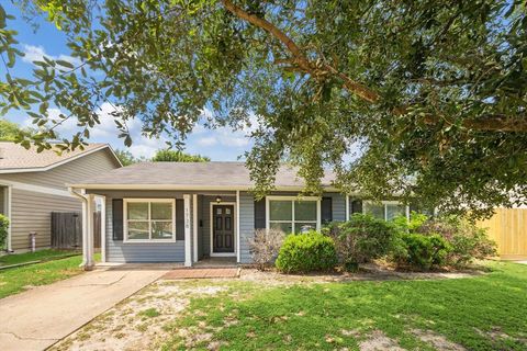 Single Family Residence in Houston TX 1738 Woodcrest Drive.jpg