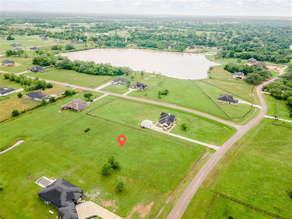 22110 Chenango Lake Drive, Angleton, Texas image 8