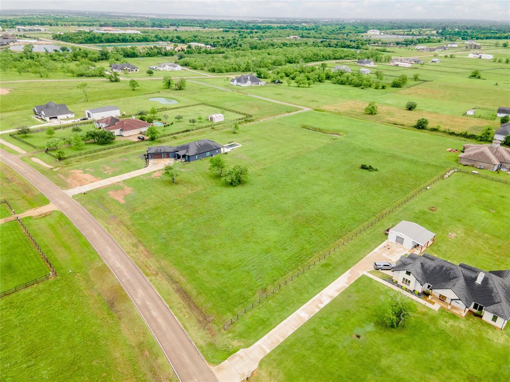 22110 Chenango Lake Drive, Angleton, Texas image 11